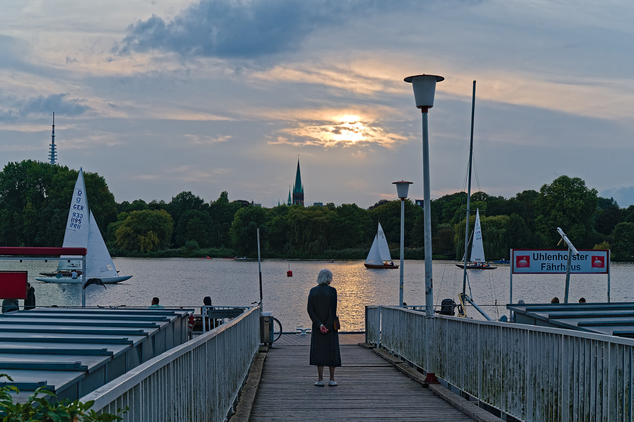 Sonnenaufgang in Wilhelmsburg und Sonnenuntergang an Alster und Elbe